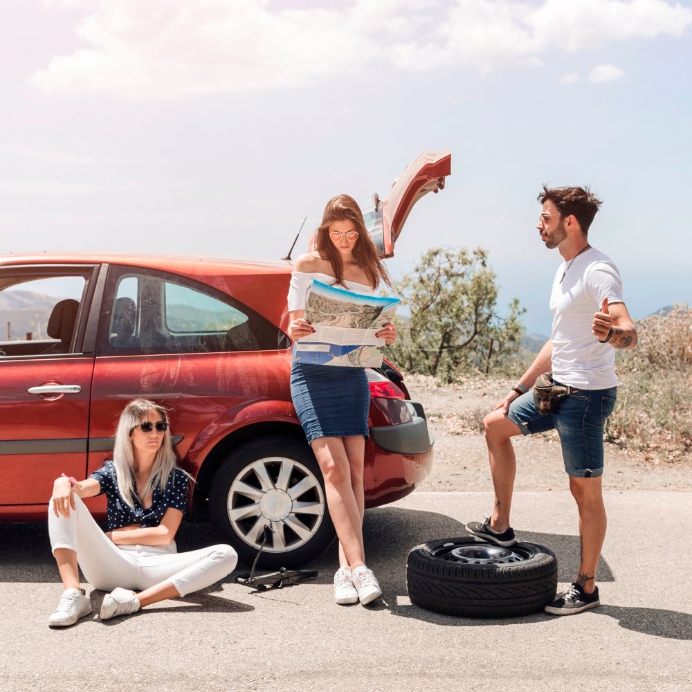 Auto moderno en una carretera